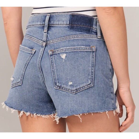 New Abercrombie & Fitch Womans Sz 37 24 Plus Shorts Mid Rise Distressed Mom NWT - Picture 2 of 10